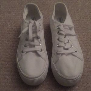 Steve Madden white platform emmi